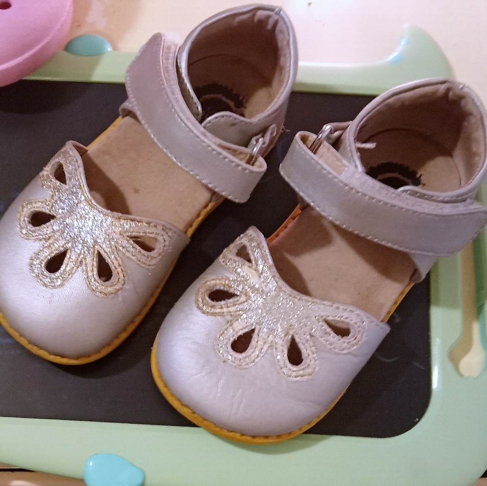 Livie & Luca Shells 8c